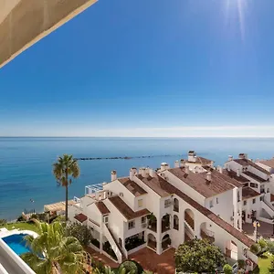 Piso bonito en la primera linea de la playa con vistas al mar en Benalmadena Benalmádena
